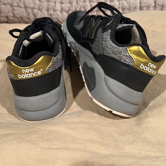 New Balance Women's 580 Molten Metal Sneakers Shoes WRT580JA - Picture 6 of 9